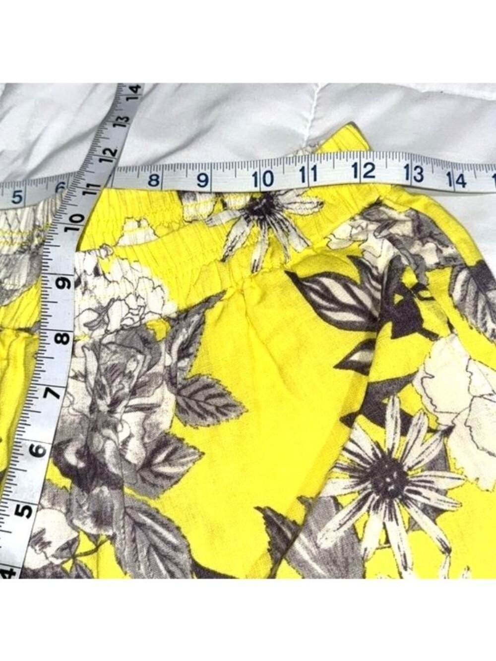 Kut From The Kloth Floral Yellow & Gray Linen-Blend Womens Shorts Size 2 - Picture 6 of 7